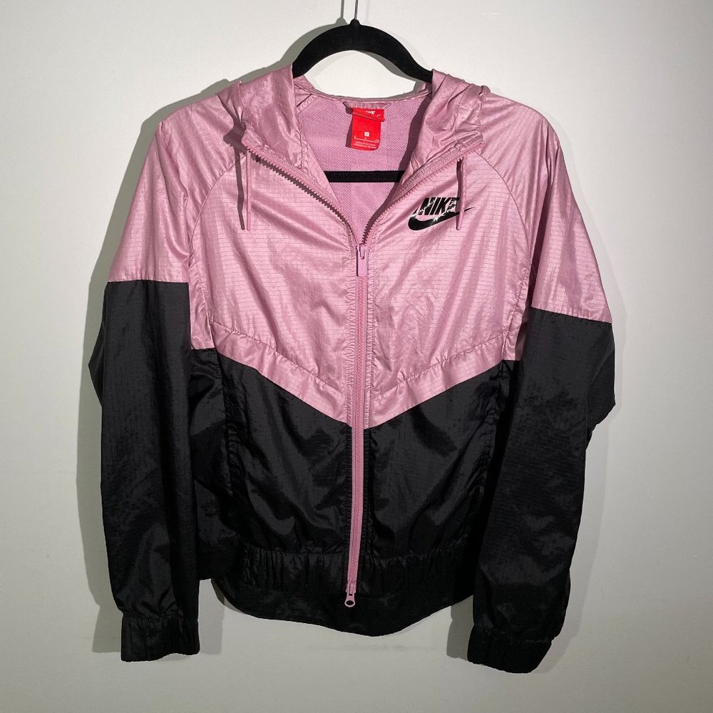 Nike | LIGHTWEIGHT WINDRUNNER HOODED WINDBREAKER